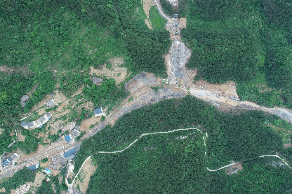 曾荣路改建工程全面提速,跑出建设“加速度”